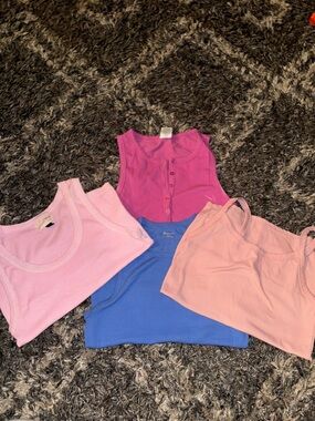 Bundle of tank tops !